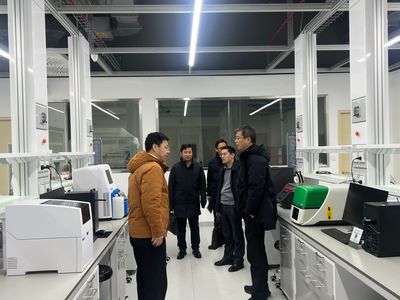 王源超副校长调研现代农业分析测试中心